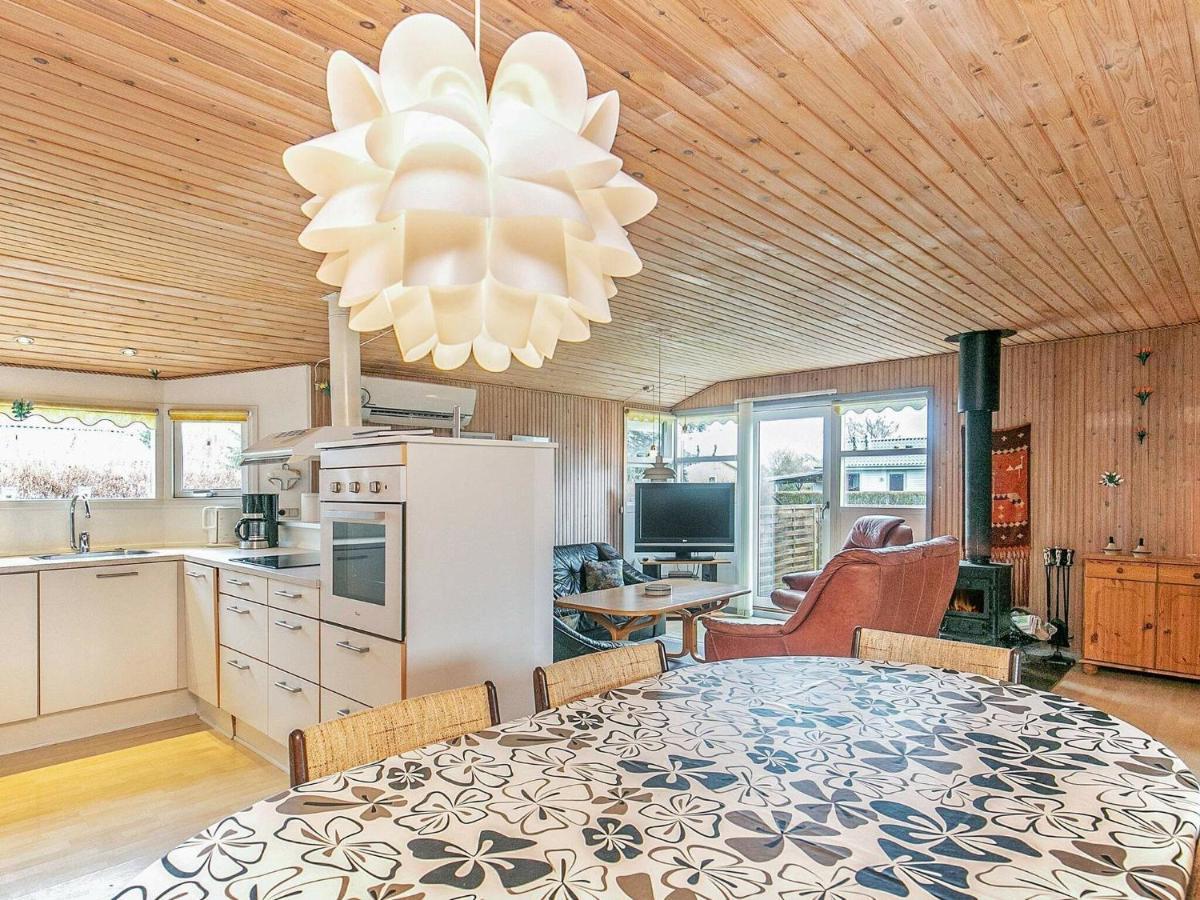 8 Person Holiday Home In Hesselager Номер фото